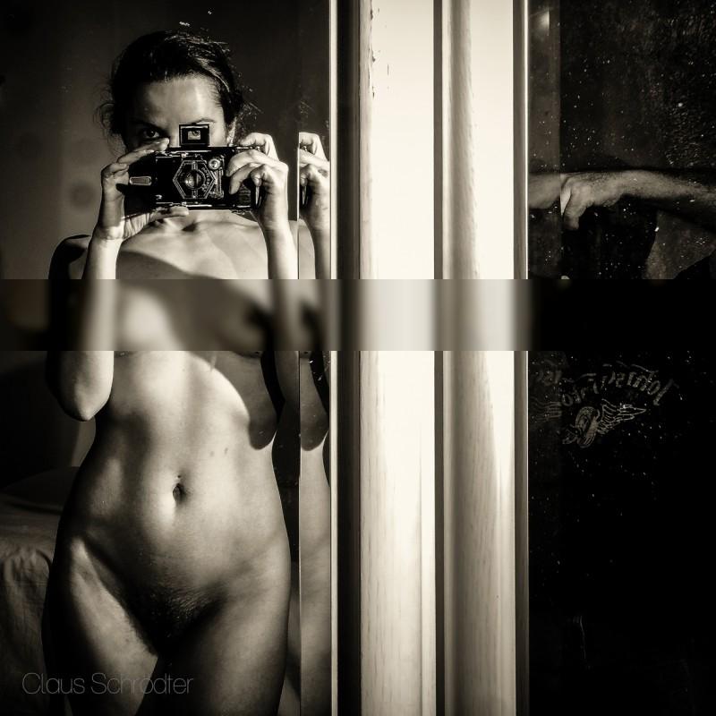 &quot; Selfie &quot; / Nude  photography by Photographer Claus Schrödter | STRKNG