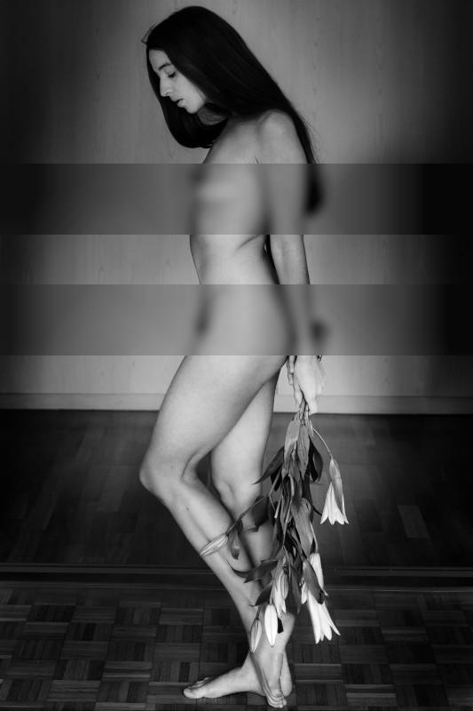 Lillies passing / Nude  Fotografie von Fotograf Walter Eckardt ★8 | STRKNG