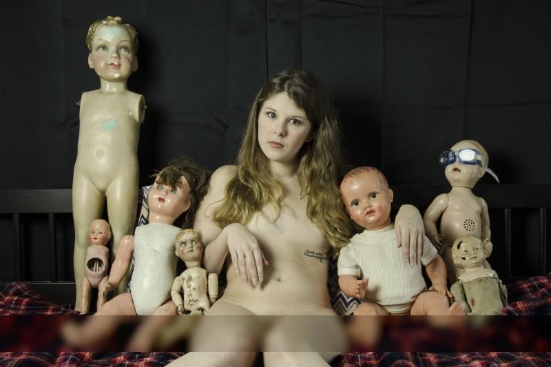 doll with dolls / Fine Art  Fotografie von Fotograf Keith Brighouse ★1 | STRKNG