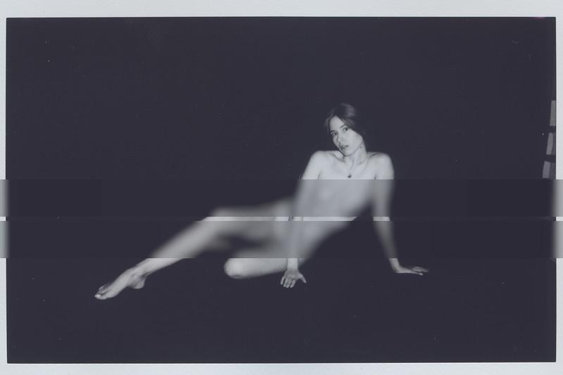 Tanja / Instant-Film  Fotografie von Fotograf s_pro ★11 | STRKNG