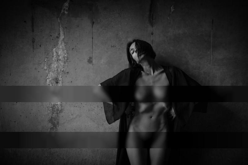 Irina at the wall / Nude  Fotografie von Fotograf reto.heiz ★6 | STRKNG