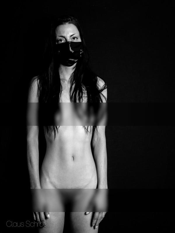 Shooten mit Maske  ;-) / Nude  Fotografie von Fotograf Claus Schrödter ★1 | STRKNG