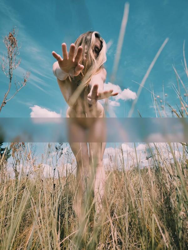 Spirit of Summer / Nude  photography by Photographer Daniél Svidersky | STRKNG