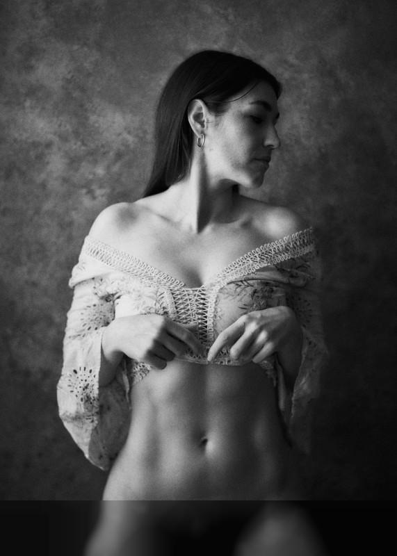 Cropped / Fine Art  photography by Model Kathi-Hannah ★16 | STRKNG