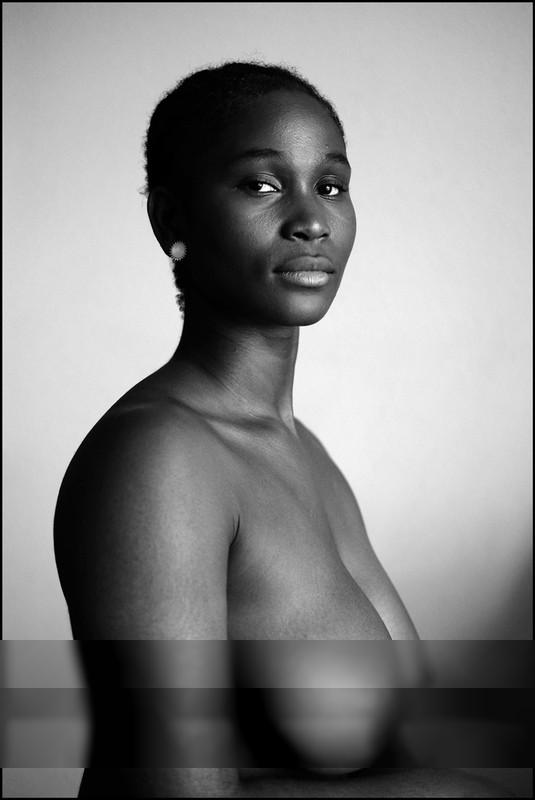 Luis In Her Room / Nude  Fotografie von Fotograf Hermann O. Ehlers | STRKNG