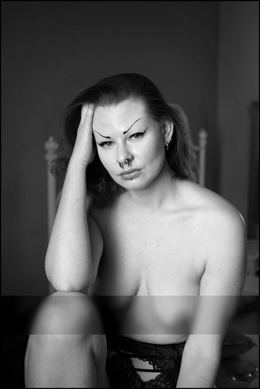 Marta im Blauen Engel / Nude  Fotografie von Fotograf Hermann O. Ehlers | STRKNG