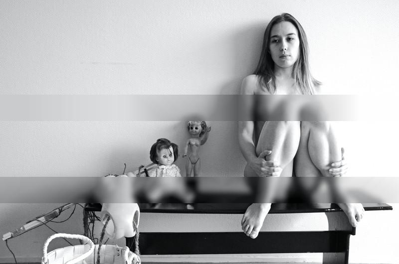 with dolls / Nude  Fotografie von Fotograf Keith Brighouse ★3 | STRKNG