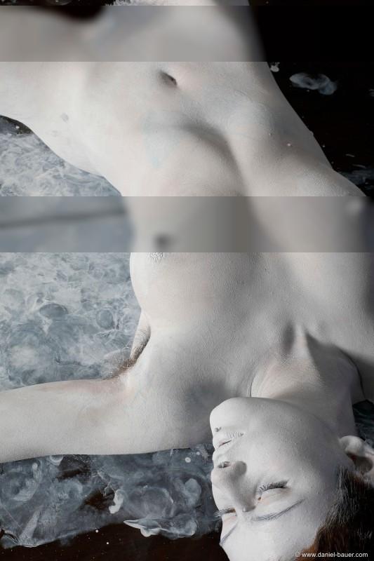 white / Nude  photography by Photographer Daniel Bauer | STRKNG