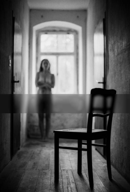 empty chair / Nude  Fotografie von Fotograf DirkBee ★17 | STRKNG