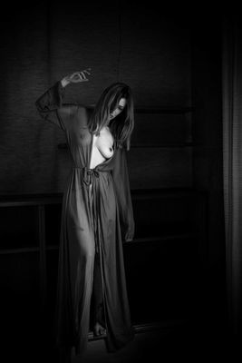 Laments / Schwarz-weiss  Fotografie von Model Miss Souls ★75 | STRKNG