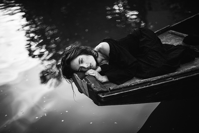 The Waiter / Portrait  Fotografie von Model Michelle September ★23 | STRKNG