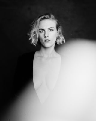 jil / Portrait  photography by Photographer marc von martial ★99 | STRKNG