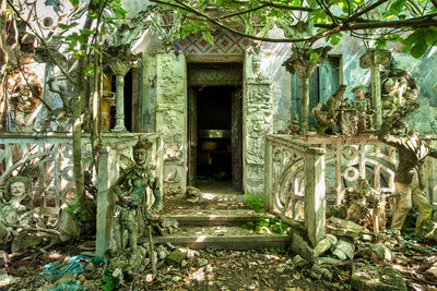 Lost house of the artist / Lost places  Fotografie von Fotograf Bolli Hotshots ★1 | STRKNG