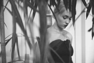 untouchable / Schwarz-weiss  Fotografie von Model Madame Wallace ★5 | STRKNG