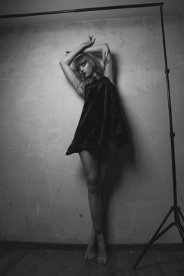 Schwarze Ballerina / Schwarz-weiss  Fotografie von Model Madame Wallace ★4 | STRKNG