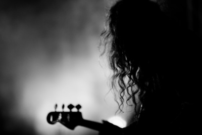 guitar / Schwarz-weiss  Fotografie von Fotograf Victor Bezrukov ★6 | STRKNG