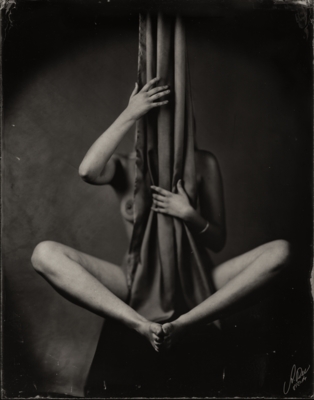 Behind the curtain / Nude  Fotografie von Fotograf Andreas Reh ★83 | STRKNG