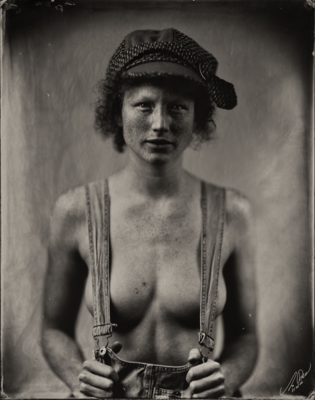 The female worker / Portrait  Fotografie von Fotograf Andreas Reh ★80 | STRKNG