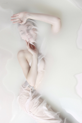 Liquid. / Portrait  photography by Photographer AU-CONTRAIRE PHOTOGRAPHY ★7 | STRKNG