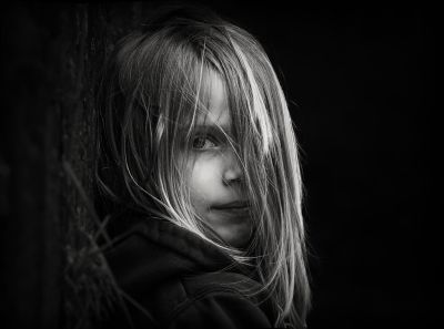 Fee / Portrait  photography by Photographer Rafael S. ★23 | STRKNG