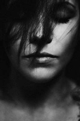 *V* / Portrait  photography by Photographer QiK Photography ★22 | STRKNG