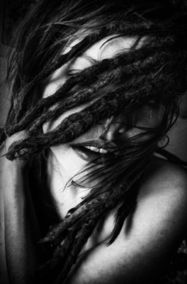 |Verstecken spielen| / Portrait  Fotografie von Fotograf Axel J. Scherer ★15 | STRKNG