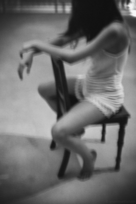 sit / Schwarz-weiss  Fotografie von Model la gipsy ★115 | STRKNG