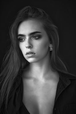 Lilly / Portrait  photography by Photographer Thomas Ruppel ★25 | STRKNG