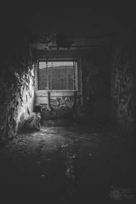 Black and White  photography by Model Triz Täss ★38 | STRKNG