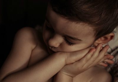 contemplation / Portrait  photography by Photographer Steffi von der Heid | STRKNG