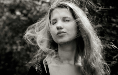 Emily / Portrait  photography by Photographer Steffi von der Heid | STRKNG