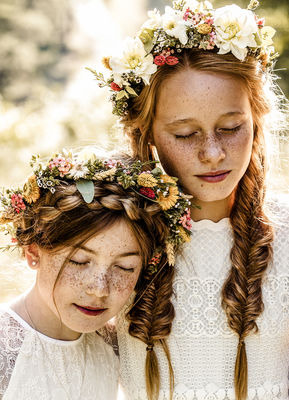 Flowergirls / Portrait  photography by Photographer Claudia Gerhard ★17 | STRKNG