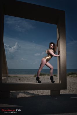 Latex at the seeside / Mode / Beauty  Fotografie von Fotograf Peter van Gelderen ★1 | STRKNG