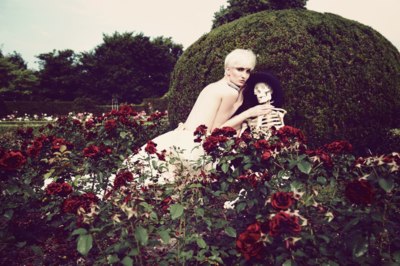 in the garden / Conceptual  photography by Photographer Alte Eule Photography I Sarah Storch ★4 | STRKNG