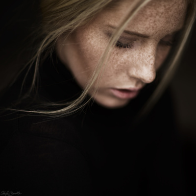 fragile / Portrait  Fotografie von Fotograf Stefan Beutler ★144 | STRKNG