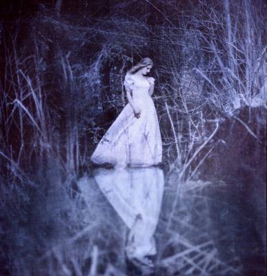 Ophélia perdue dans ses pensées' / Conceptual  photography by Photographer Julie ★8 | STRKNG