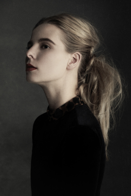 Lost in Thoughts / Portrait  Fotografie von Fotografin Vanessa Conway ★9 | STRKNG