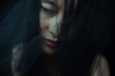 Behind the veil / Portrait  Fotografie von Fotografin Flavia Catena ★1 | STRKNG