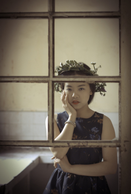 In The Door / Portrait  Fotografie von Fotograf Sơn | STRKNG