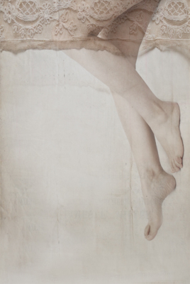 Tiptoe of foot. / Nude  Fotografie von Fotografin Marie Casabonne ★5 | STRKNG