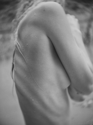 ...and broken is its own kind of beautiful. / Nude  Fotografie von Model Madame Peach ★29 | STRKNG