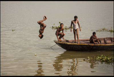 Jump_Varanasi / Dokumentation  Fotografie von Fotograf Don Shubi | STRKNG