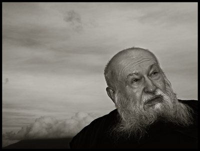 Hermann Nitsch - by Augusto De Luca. / Portrait  photography by Photographer Augusto De Luca | STRKNG