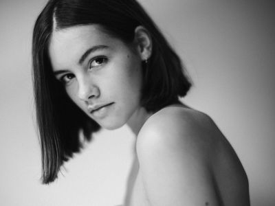 Lotte got a new haircut / Portrait  photography by Photographer Holger Nitschke ★76 | STRKNG