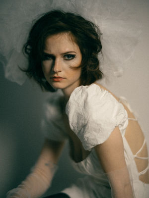 Laura / Portrait  photography by Photographer Holger Nitschke ★76 | STRKNG