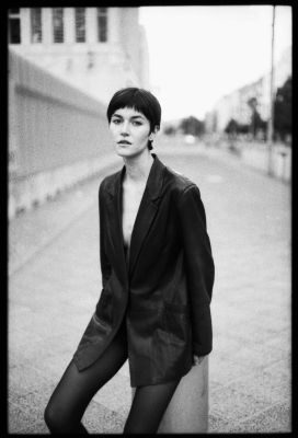 Valerie / Black and White  photography by Photographer Holger Nitschke ★75 | STRKNG