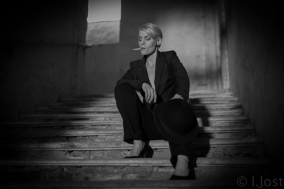 Waiting / People  photography by Photographer I. Jost | STRKNG