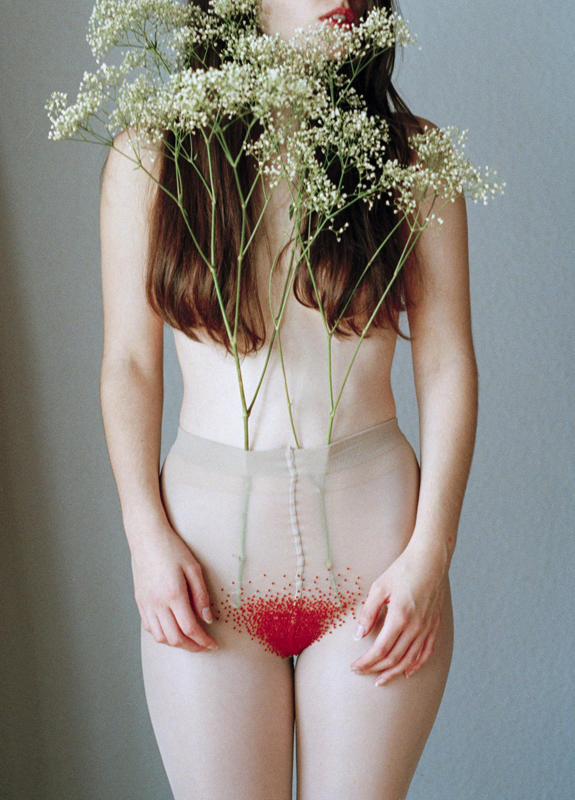 gypsophila and the female body. - &copy; Lisa | Abstrakt