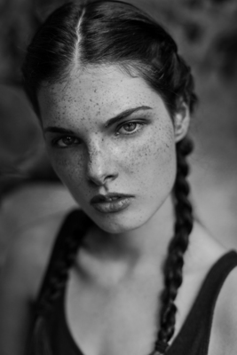 eyecatcher. / Black and White  photography by Model Lisa ★127 | STRKNG