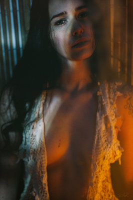 .spiegel / Portrait  Fotografie von Fotograf leave a scar ★11 | STRKNG